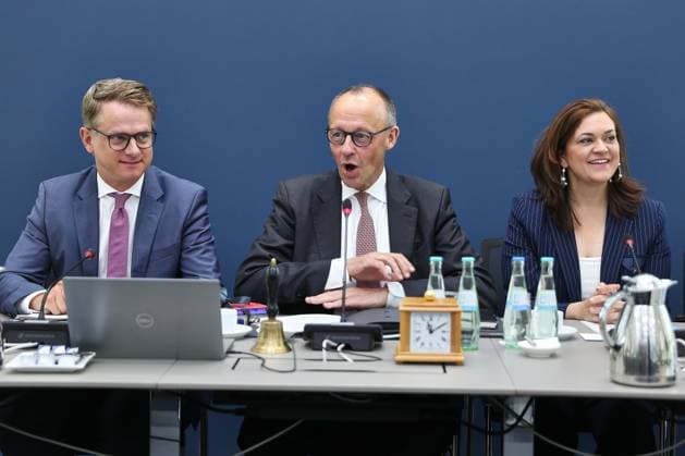 Berlin, Deutschland, 18.05.2026: Konrad-Adenauer-Haus: CDU-Bundesvorstandssitzung: L-R: Generalsekretär Carsten Linnemann (CDU), Bundeskanzler Friedrich Merz (CDU), Bundesschatzmeisterin Franziska Hoppermann (CDU) Copyright: xdtsxNachrichtenagenturx dts_119145
