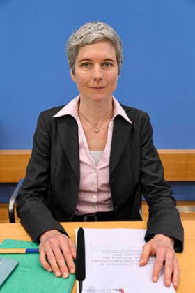 ABB BPK-TREIBHAUSGASE- Dr. Julia Pongratz, Ratsmitglied ERK, LMU München Thema Vorstellung Bericht Veroeffentlichung des Pruefberichts zur Berechnung der deutschen Treibhausgasemissionen für das Jahr 2025 und zu den Projektionsdaten 2026 auf der BPK Berlin Bundespressekonferenz am 18.05.2026 Berlin Deutschland