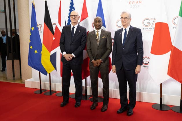 G7 Finance Ministers Meeting - Paris France s Economy, Finances and Industry Minister Roland Lescure and Governor of the Bank of France François Villeroy de Galhau greet US Vice Chair of the Federal Reserve Philip Jefferson prior to a meeting of G7 Finance Ministers and Central Bank Governors in preparation for the summit of heads of State and government to be held in June 2026 in Evian, in Paris on May 18, 2026. Photo by Raphael Lafargue ABACAPRESS.COM Paris France  Copyright: xLafarguexRaphael ABACAx