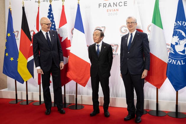 G7 Finance Ministers Meeting - Paris French Economy, Finances and Industry Minister Roland Lescure (L) and Governor of the Bank of France François Villeroy de Galhau (R) greet Governor of the Bank of Japan Kazuo Ueda prior to a meeting of G7 Finance Ministers and Central Bank Governors in preparation for the summit of heads of State and government to be held in June 2026 in Evian, in Paris on May 18, 2026. Photo by Raphael Lafargue ABACAPRESS.COM Paris France  Copyright: xLafarguexRaphael ABACAx