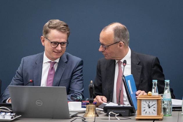 Bundeskanzler Friedrich Merz (rechts) mit seinem Generalsekretär Carsten Linnemann;Auftaktbilder vor Bundesvorstandssitzung der CDU im Konrad-Adenauer-Haus, Berlin Berlin Deutschland Konrad-Adenauer-Haus