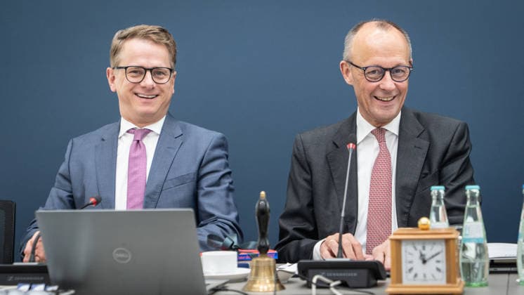 Bundeskanzler Friedrich Merz (rechts) mit seinem Generalsekretär Carsten Linnemann;Auftaktbilder vor Bundesvorstandssitzung der CDU im Konrad-Adenauer-Haus, Berlin Berlin Deutschland Konrad-Adenauer-Haus