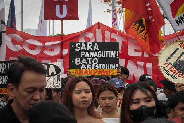 May 18, 2026, Pasay, Metro Manila, Philippines: A protester holds up a sign calling for the accountability from Vice President Duterte and the arrest of Senator Dela Rosa. Pasay Philippines - ZUMAy102 20260518_zip_y102_010 Copyright: xKenosisxYapx