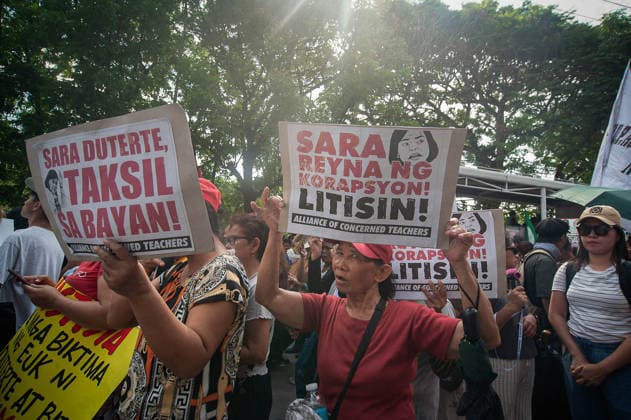 May 18, 2026, Pasay, Metro Manila, Philippines: Protesters hold up signs calling for the impeachment of Vice President Sara Duterte. Pasay Philippines - ZUMAy102 20260518_zip_y102_013 Copyright: xKenosisxYapx