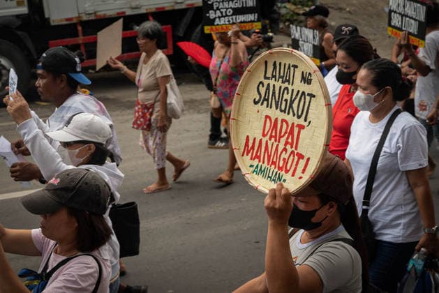 May 18, 2026, Pasay, Metro Manila, Philippines: A protester holds a painted traditional container demanding that all implicated in the flood control cases be brought to justice. Pasay Philippines - ZUMAy102 20260518_zip_y102_014 Copyright: xKenosisxYapx