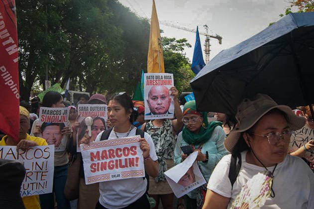 May 18, 2026, Pasay, Metro Manila, Philippines: Protsters hold up signs calling for the arrest of senator Dela Rosa as well as other issues by the current marcos administration. Pasay Philippines - ZUMAy102 20260518_zip_y102_015 Copyright: xKenosisxYapx
