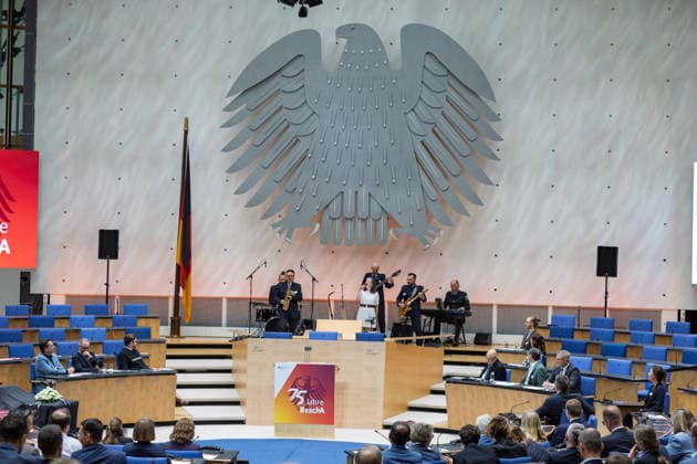 Festakt 75 Jahre Beschaffungsamt des BMI in Bonn Festakt zum 75-jährigen Bestehen des Beschaffungsamtes des BMI im ehemaligen Plenarsaal des Deutschen Bundestages, der heute Teil des World Conference Center Bonn ist. Das Beschaffungsamt gilt als größter ziviler Beschaffer des Bundes und beschafft unter anderem für das Technische Hilfswerk. Bonn Gronau Rheinland-Pfalz Deutschland Copyright: xMarcxJohnx