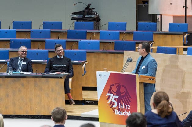 Festakt 75 Jahre Beschaffungsamt des BMI in Bonn Rede Oberbürgermeister der Stadt Bonn Guido DEUS (CDU) - Festakt zum 75-jährigen Bestehen des Beschaffungsamtes des BMI im ehemaligen Plenarsaal des Deutschen Bundestages, der heute Teil des World Conference Center Bonn ist. Das Beschaffungsamt gilt als größter ziviler Beschaffer des Bundes und beschafft unter anderem für das Technische Hilfswerk. Bonn Gronau Rheinland-Pfalz Deutschland Copyright: xMarcxJohnx