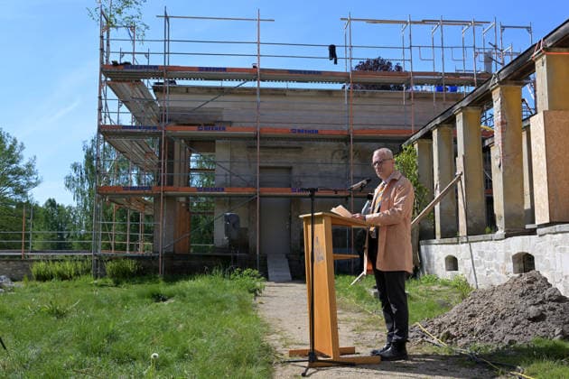 Richtfest bei den Römischen Bädern Prof. Dr. Christoph Martin Vogtherr, Generaldirektor der Stiftung Preußische Schlösser und Gärten Berlin-Brandenburg (SPSG), würdigt am 18.05.2026 im Potsdamer Park Sanssouci während eines Richtfestes den Fortschritt bei den Sanierungsarbeiten an der Römischen Bädern. Bis 2029 sollen die Restaurierungsarbeiten an dem Ensemble fertig gestellt sein. Die Gesamtbaukosten sind mit ca. 19 Millionen Euro zu beziffern. Potsdam Park Sanssouci Brandenburg Deutschland