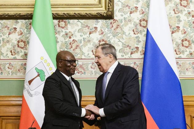 RUSSIA, MOSCOW - MAY 18, 2026: Russia s Foreign Minister Sergei Lavrov (R) and Simeon Oyono Esono Angue, Minister of Foreign Affairs, International Cooperation, and Diaspora of Equatorial Guinea, shake hands during a joint press conference following their meeting at the Reception House of the Russian Foreign Ministry. Mikhail Sinitsyn TASS  92681250