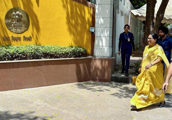 RECORD DATE NOT STATED Delhi CM Rekha Gupta walks from CM s Jan Seva Sadan to Lok Nivas to meet Delhi LG New Delhi, May 18 (ANI): Delhi Chief Minister Rekha Gupta walks to Lok Nivas from Chief Minister s Jan Seva Sadan to meet Delhi Lt Governor Taranjit Singh Sandhu as part of the Mera Bharat, Mera Yogdan and Metro Monday campaigns, supporting Prime Minister Narendra Modi s appeal for fuel conservation, in New Delhi on Monday. (@gupta_rekha ANI Photo) NEW DELHI Delhi India Copyright: xANIx ANI_20260518161
