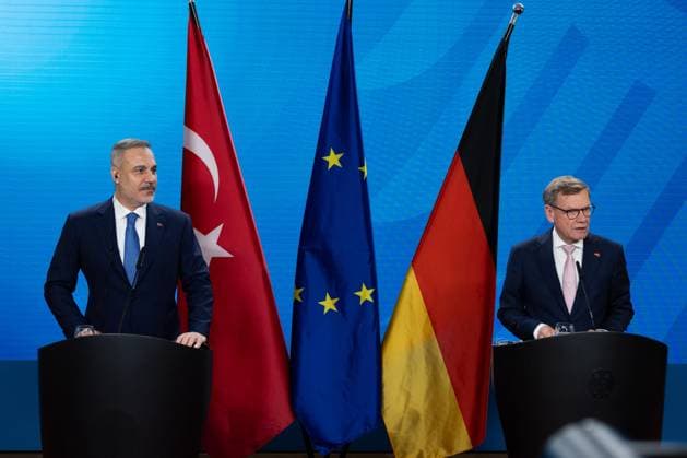 Fidan - Wadephul joint press conference in Berlin BERLIN, GERMANY - MAY 18: Turkish Foreign Minister Hakan Fidan (L) and German Foreign Minister Johann David Wadephul (R) hold a joint press conference following the Third Meeting of the Strategic Dialogue Mechanism between Turkiye and Germany in Berlin, Germany, on May 18, 2026. Murat Gok Anadolu Berlin Germany. Editorial use only. Please get in touch for any other usage.  Copyright: x2026xAnadoluxMuratxGokx