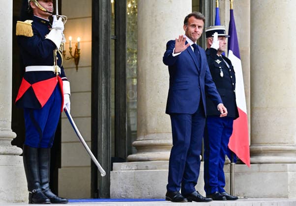Le président d la République française Emmanuel Macron reçoit la Première ministre du Québec au palais présidentiel de lÉlysée à Paris, France, le 18 mai 2026 Christian Liewig Bestimage French President Emmanuel Macron receives the Premier of Quebec at the Elysee Presidential Palace in Paris, France, on May 18, 2026 Paris France  Copyright: xChristianxLiewigx xBestimagexChristianxLiewigx xBestimagex