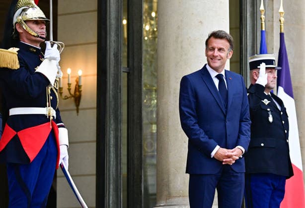 Le président d la République française Emmanuel Macron reçoit la Première ministre du Québec au palais présidentiel de lÉlysée à Paris, France, le 18 mai 2026 Christian Liewig Bestimage French President Emmanuel Macron receives the Premier of Quebec at the Elysee Presidential Palace in Paris, France, on May 18, 2026 Paris France  Copyright: xChristianxLiewigx xBestimagexChristianxLiewigx xBestimagex