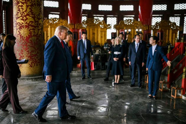 May 18, 2026, Beijing, China: U.S. President Donald Trump, views the Hall of Prayer for Good Harvest accompanied by Chinese President Xi Jinping, right, during a visit to the Temple of Heaven, May 14, 2026 in Beijing, China. Beijing China - ZUMAp138 20260518_zaa_p138_001 Copyright: xDanielxTorok WhitexHousex