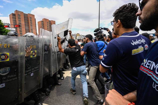 Demonstration in honor of Carmen Navas in Caracas CARACAS, VENEZUELA - MAY 18: Protesters attend a demonstration in honor of Carmen Navas, an 82-year-old mother who died after months of demanding information about her detained son, Victor Quero, who died in state custody in Caracas, Venezuela, May 18, 2026. Maxwell Brienco Anadolu Caracas Venezuela. Editorial use only. Please get in touch for any other usage.  Copyright: x2026xAnadoluxMaxwellxBriencox