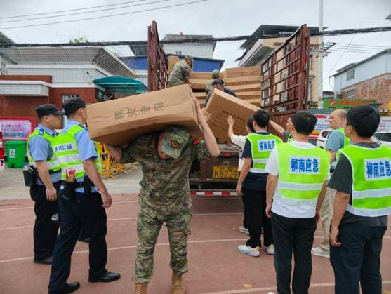 LIUZHOU, CHINA - MAY 18: Staff members distribute supplies to quake-affected residents at a resettlement site after a 5.2-magnitude earthquake on May 18, 2026 in Liunan District, Liuzhou City, Guangxi Zhuang Autonomous Region of China. Another 5.2-magnitude earthquake jolted Liunan district, Liuzhou city in South China s Guangxi Zhuang Autonomous Region at 9:44 pm on May 18. This was the second 5.2 magnitude earthquake to hit Liuzhou within one day.  Copyright: xChinaxNewsxServicex 111642361274