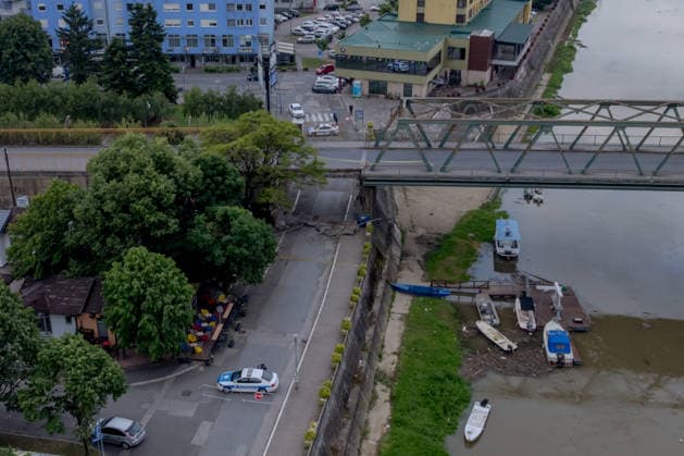 Collapse at GradiÅ¡ka border bridge over Sava River An aerial view shows the collapsed section of the cross-border bridge over the Sava River at the GradiÅ¡ka border crossing in Bosnia and Herzegovina, on May 19, 2026. The border crossing and nearby traffic were temporarily closed after part of the bridge collapsed shortly after midnight, with no injuries reported.  DejanxRakita PIXSELL