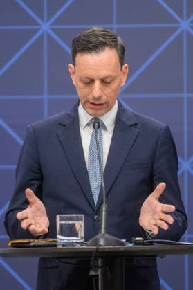 photonews.at - Wien, 19.05.2026. Anl. der morgigen, 20.05. stattfindenden Nationalratssitzung laden die Klubobmänner der Regierung zur Plenarvorschau ein. PHOTO: Klubobmann der ÖVP Ernst Gödl Ahead of tomorrow’s National Council meeting on 20 May, the government’s parliamentary group leaders invite you to a preview of the agenda. Regierung, Nationalrat, Penarsitzung, Nationalratssitzung, Vorschau, Koalitionsparteien PK Der Klubobmänner der Regierung mit der Plenarvorschau