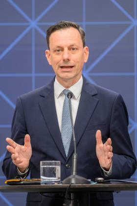 photonews.at - Wien, 19.05.2026. Anl. der morgigen, 20.05. stattfindenden Nationalratssitzung laden die Klubobmänner der Regierung zur Plenarvorschau ein. PHOTO: Klubobmann der ÖVP Ernst Gödl Ahead of tomorrow’s National Council meeting on 20 May, the government’s parliamentary group leaders invite you to a preview of the agenda. Regierung, Nationalrat, Penarsitzung, Nationalratssitzung, Vorschau, Koalitionsparteien PK Der Klubobmänner der Regierung mit der Plenarvorschau