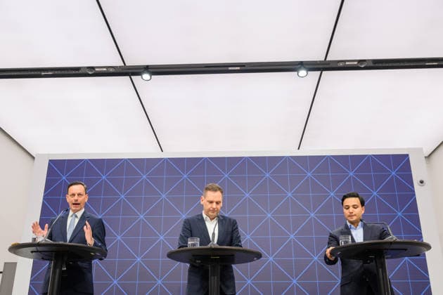 photonews.at - Wien, 19.05.2026. Anl. der morgigen, 20.05. stattfindenden Nationalratssitzung laden die Klubobmänner der Regierung zur Plenarvorschau ein. PHOTO: Klubobmann der ÖVP Ernst Gödl, Klubobmann der SPÖ Philip Kucher und Klubmann von NEOS Yannick Shetty Ahead of tomorrow’s National Council meeting on 20 May, the government’s parliamentary group leaders invite you to a preview of the agenda. Regierung, Nationalrat, Penarsitzung, Nationalratssitzung, Vorschau, Koalitionsparteien PK Der Klubobmänner der Regierung mit der Plenarvorschau