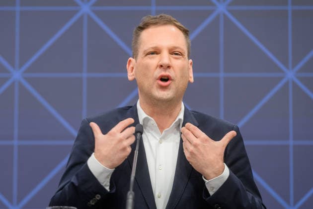 photonews.at - Wien, 19.05.2026. Anl. der morgigen, 20.05. stattfindenden Nationalratssitzung laden die Klubobmänner der Regierung zur Plenarvorschau ein. PHOTO: Klubobmann der SPÖ Philip Kucher Ahead of tomorrow’s National Council meeting on 20 May, the government’s parliamentary group leaders invite you to a preview of the agenda. Regierung, Nationalrat, Penarsitzung, Nationalratssitzung, Vorschau, Koalitionsparteien PK Der Klubobmänner der Regierung mit der Plenarvorschau