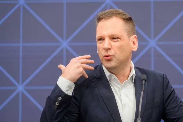 photonews.at - Wien, 19.05.2026. Anl. der morgigen, 20.05. stattfindenden Nationalratssitzung laden die Klubobmänner der Regierung zur Plenarvorschau ein. PHOTO: Klubobmann der SPÖ Philip Kucher Ahead of tomorrow’s National Council meeting on 20 May, the government’s parliamentary group leaders invite you to a preview of the agenda. Regierung, Nationalrat, Penarsitzung, Nationalratssitzung, Vorschau, Koalitionsparteien PK Der Klubobmänner der Regierung mit der Plenarvorschau
