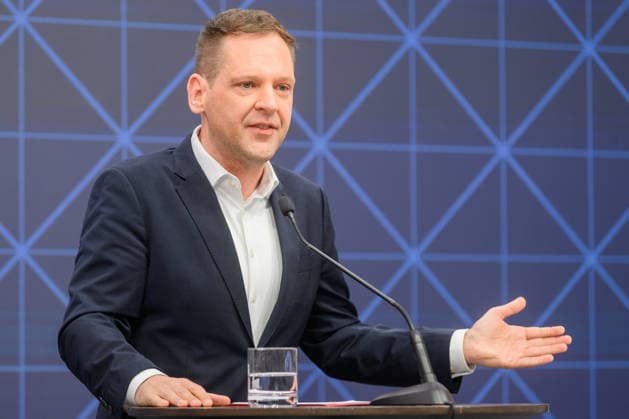 photonews.at - Wien, 19.05.2026. Anl. der morgigen, 20.05. stattfindenden Nationalratssitzung laden die Klubobmänner der Regierung zur Plenarvorschau ein. PHOTO: Klubobmann der SPÖ Philip Kucher Ahead of tomorrow’s National Council meeting on 20 May, the government’s parliamentary group leaders invite you to a preview of the agenda. Regierung, Nationalrat, Penarsitzung, Nationalratssitzung, Vorschau, Koalitionsparteien PK Der Klubobmänner der Regierung mit der Plenarvorschau