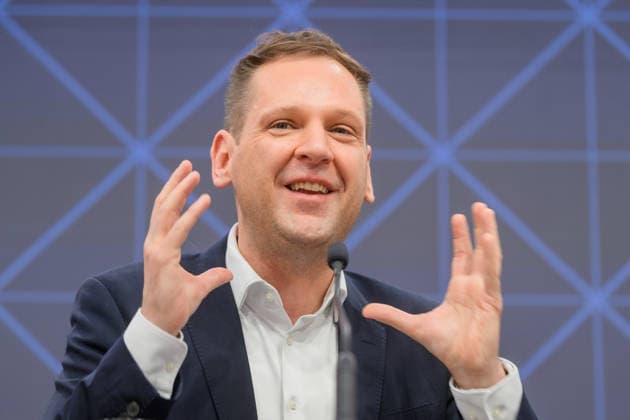 photonews.at - Wien, 19.05.2026. Anl. der morgigen, 20.05. stattfindenden Nationalratssitzung laden die Klubobmänner der Regierung zur Plenarvorschau ein. PHOTO: Klubobmann der SPÖ Philip Kucher Ahead of tomorrow’s National Council meeting on 20 May, the government’s parliamentary group leaders invite you to a preview of the agenda. Regierung, Nationalrat, Penarsitzung, Nationalratssitzung, Vorschau, Koalitionsparteien PK Der Klubobmänner der Regierung mit der Plenarvorschau