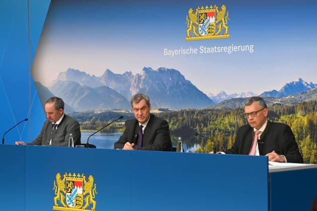 v.loi:Hubert AIWANGER (Freie Waehler,Wirtschaftsminister Bayern), Markus SOEDER (Ministerpraesident Bayern und CSU Vorsitzender), Joachim HERRMANN (Innenminister Bayern). Pressekonferenz der Bayerischen Staatsregierung nach Kabinettssitzung am 19.05.2026 im Prinz Carl Palais in Muenchen.