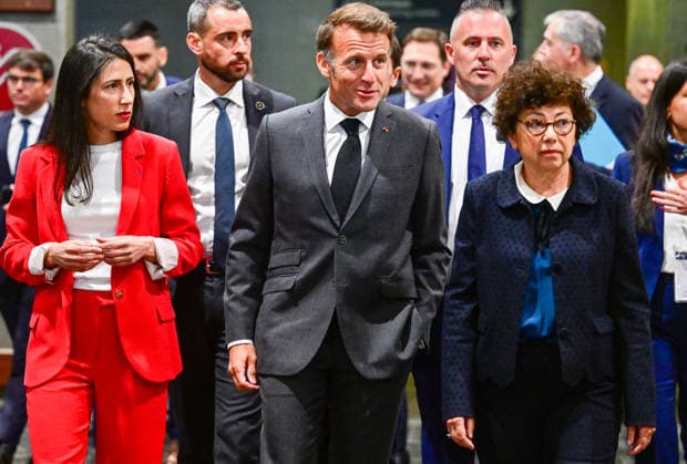 Le président de la République française Emmanuel Macron lors de sa visite du salon REuse economy expo au parc des expositions de la Porte de Versailles à Paris, le 19 mai 2026 Christian Liewig Bestimage French President Emmanuel Macron visits the REuse Economy fair at Porte de Versailles exhibition center in Paris, France, on May 19, 2026 Paris France  Copyright: xChristianxLiewigx xBestimagexChristianxLiewigx xBestimagex