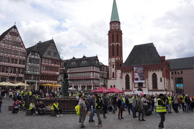Deutschland: Streik der Gruppierung ver.di auf dem Römerberg in Frankfurt am Main Frankfurt am Main Römerberg Hessen Deutschland Copyright: xKjetilxWaberx