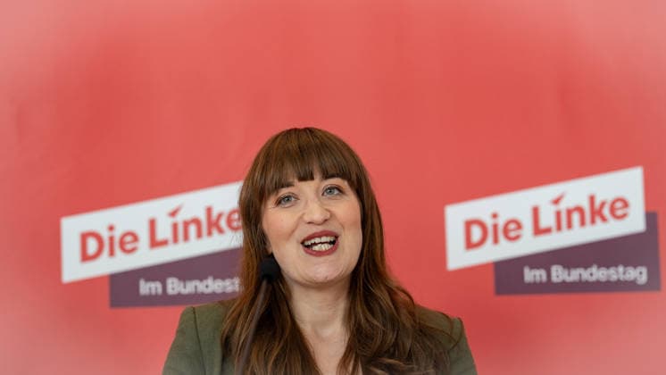 Fraktionsvorsitzende Heidi Reichinnek während ihres Pressestatements;Die Linke Statement im Deutschen Bundestag zu Beginn der Sitzungswoche, Berlin Berlin Deutschland ORTSANGABE