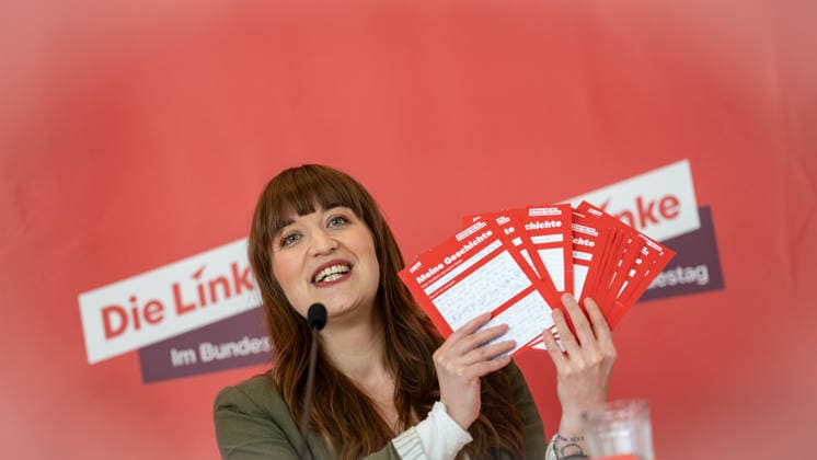 Fraktionsvorsitzende Heidi Reichinnek während ihres Pressestatements;Die Linke Statement im Deutschen Bundestag zu Beginn der Sitzungswoche, Berlin Berlin Deutschland ORTSANGABE