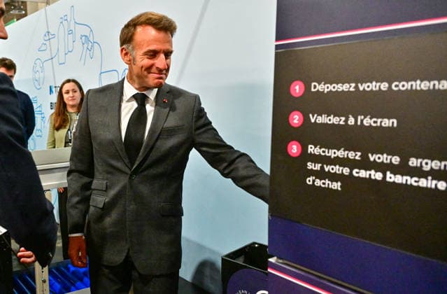 President Macron At REuse Economy Expo - Paris French President Emmanuel Macron visits the REuse Economy fair at Porte de Versailles exhibition centre in Paris, France, on May 19, 2026. Photo by Christian Liewig Pool ABACAPRESS.COM Paris France  Copyright: xLiewigxChristian Pool ABACAx