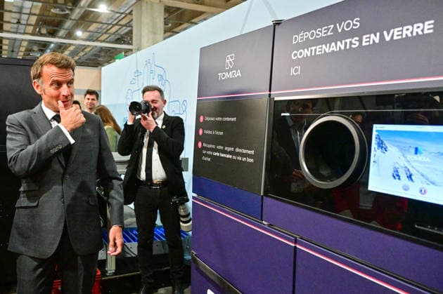 President Macron At REuse Economy Expo - Paris French President Emmanuel Macron visits the REuse Economy fair at Porte de Versailles exhibition centre in Paris, France, on May 19, 2026. Photo by Christian Liewig Pool ABACAPRESS.COM Paris France  Copyright: xLiewigxChristian Pool ABACAx