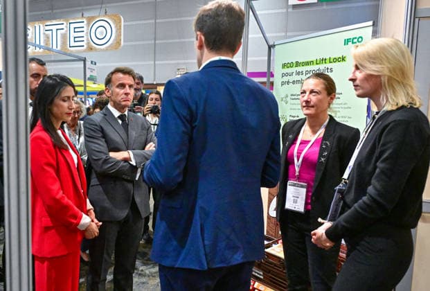 President Macron At REuse Economy Expo - Paris French President Emmanuel Macron visits the REuse Economy fair at Porte de Versailles exhibition centre in Paris, France, on May 19, 2026. Photo by Christian Liewig Pool ABACAPRESS.COM Paris France  Copyright: xLiewigxChristian Pool ABACAx