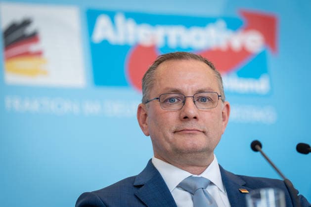Partei- und Fraktionsvorsitzender Tino Chrupalla während des Pressestatements auf der Fraktionsebene im Deutschen Bundestag;Pressestatement der AfD-Partei- und Fraktionsvorsitzenden im Deutschen Bundestag zu Beginn der Sitzungswoche, Berlin Berlin Deutschland Bundestag