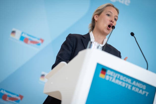 Partei- und Fraktionsvorsitzende Alice Weidel während des Pressestatements auf der Fraktionsebene des Deutschen Bundestags;Pressestatement der AfD-Partei- und Fraktionsvorsitzenden im Deutschen Bundestag zu Beginn der Sitzungswoche, Berlin Berlin Deutschland Bundestag