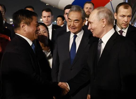 China Russia 9168963 19.05.2026 Russian President Vladimir Putin shakes hands with Chinese Ambassador to Russia Zhang Hanhui alongside Chinese Foreign Minister Wang Yi upon arrival at Beijing Capital International Airport, China. Putin is paying an official visit to China on May 19-20 at the invitation of Chinese President Xi Jinping. Vladimir Smirnov Sputnik Beijing China  Copyright: xVladimirxSmirnovx