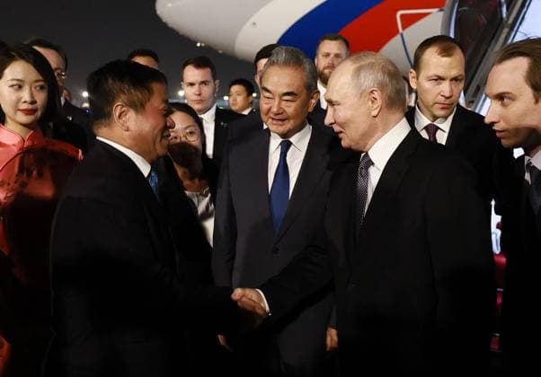 China Russia 9168976 19.05.2026 Russian President Vladimir Putin shakes hands with Chinese Ambassador to Russia Zhang Hanhui alongside Chinese Foreign Minister Wang Yi upon arrival at Beijing Capital International Airport, China. Putin is paying an official visit to China on May 19-20 at the invitation of Chinese President Xi Jinping. Vladimir Smirnov Sputnik Beijing China  Copyright: xVladimirxSmirnovx