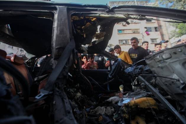 RECORD DATE NOT STATED Palestinians Inspect Damaged Vehicle After Drone Strike in Gaza City (INT) Palestinians Inspect Damaged Vehicle After Drone Strike in Gaza City. May 18, 2026, Gaza, Palestine: Palestinians inspect a civilian vehicle after it was struck by a missile fired from an Israeli drone in the Al-Rimal neighborhood in central Gaza City. Medical sources said the strike killed one person and wounded at least four others, as emergency teams transferred the casualties to nearby hospitals for treatment. Credit: Hashem Zimmo Thenews2(Foto: Hashem Zimmo Thenews2 imago images) Palestinians Inspect Damaged Vehicle After Drone Strike in Gaza City  Copyright: xHashemxZimmox