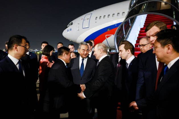 CHINA, BEIJING - MAY 19, 2026: China s Minister of Foreign Affairs Wang Yi (C) and Russia s President Vladimir Putin (5th R) during a ceremony marking Putin s arrival at Beijing Capital International Airport (Shoudu). Russian President Putin s official visit to China coincides with the 25th anniversary of the Treaty of Good-Neighbourliness and Friendly Cooperation Between the People s Republic of China and the Russian Federation, which was signed on 16 July, 2001 Beijing China  - ZUMAt113 20260519_zaa_t113_554 Copyright: xVladimirxSmirnovx