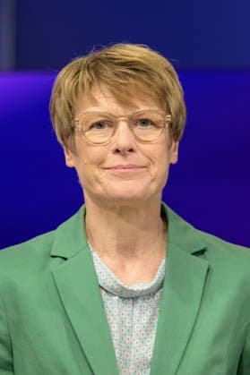 v.l.: Veronika Grimm (Wirtschaftsweise), GER, Berlin, Studio, zu Gast bei Maischberger, politische Talkshow, TV, Format, mit Moderatorin Sandra Maischberger, Das Erste, aus Adlershof Am Studio 20, 19. Mai 2026, Copyright: HMBxMedia UwexKoch