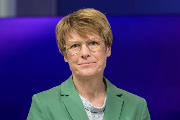 v.l.: Veronika Grimm (Wirtschaftsweise), GER, Berlin, Studio, zu Gast bei Maischberger, politische Talkshow, TV, Format, mit Moderatorin Sandra Maischberger, Das Erste, aus Adlershof Am Studio 20, 19. Mai 2026, Copyright: HMBxMedia UwexKoch