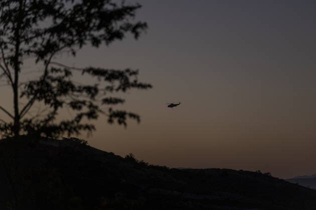California wildfire burns over 1,300 acres, thousands evacuated SIMI VALLEY, CALIFORNIA, UNITED STATES - MAY 18: A helicopter flies over the Sandy Fire in Simi Valley, California, United States, on May 18, 2026. A wildfire in the U.S. state of California has scorched more than 1,300 acres (nearly 526 hectares) of land, prompting the evacuation of thousands of people. The Sandy Fire broke out on Monday morning in the hills above Simi Valley, located roughly 30 miles (48 kilometers) northwest of Los Angeles, according to a statement released by California Governor Gavin Newsom’s Office. Myraneli Fabian Anadolu California United States. Editorial use only. Please get in touch for any other usage.  Copyright: x2026xAnadoluxMyranelixFabianx