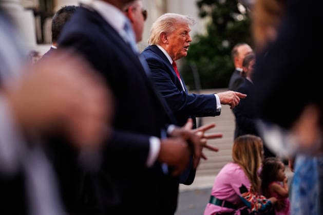 DC: President Donald Trump and First Lady Melania Trump Host Congressional Picnic at White House U.S. President Donald Trump greets guests during the Congressional Picnic on the South Lawn of the White House on May 19, 2026 in Washington, D.C. (Photo by Samuel Corum Pool ABACAPRESS.COM) Washington DC United States  Copyright: xPool ABACAx