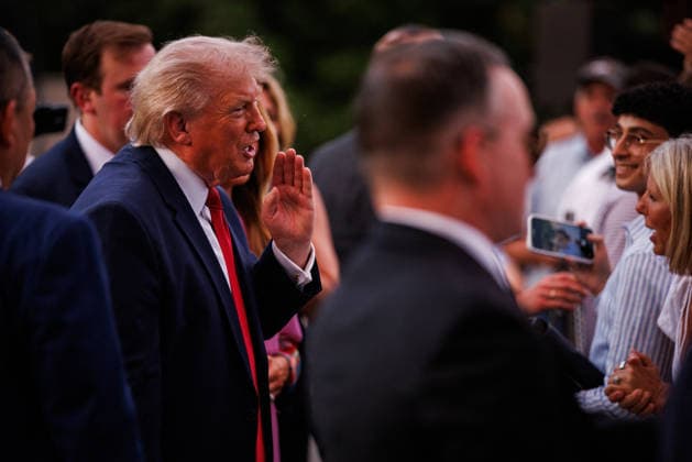 DC: President Donald Trump and First Lady Melania Trump Host Congressional Picnic at White House U.S. President Donald Trump greets guests during the Congressional Picnic on the South Lawn of the White House on May 19, 2026 in Washington, D.C. (Photo by Samuel Corum Pool ABACAPRESS.COM) Washington DC United States  Copyright: xPool ABACAx