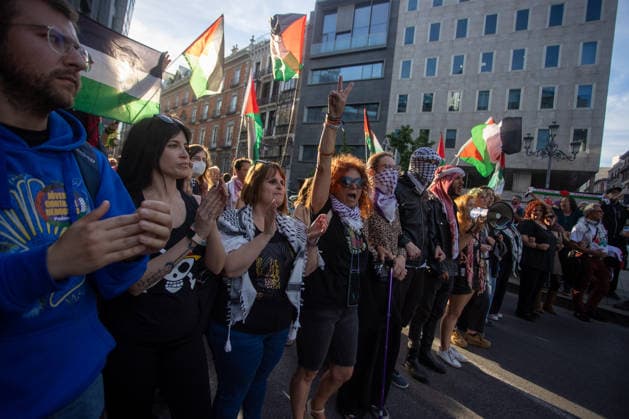 Protest in Madrid Against the Detention of Ships from the Global Sumud Flotilla - 19 May 2026 Protesters chant slogans during a demonstration. A second day of emergency demonstrations in the center of Madrid against the disruption and detention of ships belonging to the Global Sumud Flotilla. The Israeli army has continued to intercept ships from the flotilla that were heading to Gaza with humanitarian aid from various countries. Madrid Spain Copyright: xDavidxCanalesx xSOPAxImagesx DCFlotillaCallaoCongreso260519-60