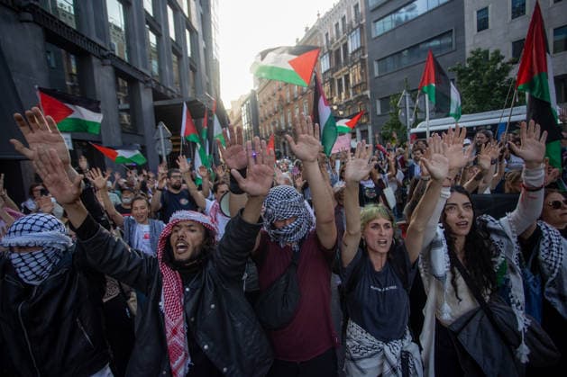 May 19, 2026, Madrid, Spain: Protesters chant slogans during a demonstration. A second day of emergency demonstrations in the center of Madrid against the disruption and detention of ships belonging to the Global Sumud Flotilla. The Israeli army has continued to intercept ships from the flotilla that were heading to Gaza with humanitarian aid from various countries. Madrid Spain  - ZUMAs197 20260519_aaa_s197_267 Copyright: xDavidxCanalesx